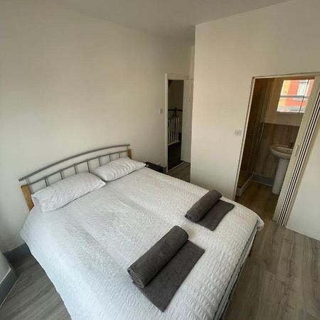 בירקנהד M&C Guest House מראה חיצוני תמונה
