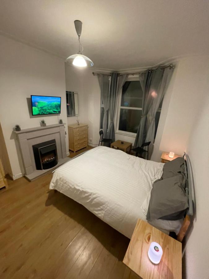 בירקנהד M&C Guest House מראה חיצוני תמונה